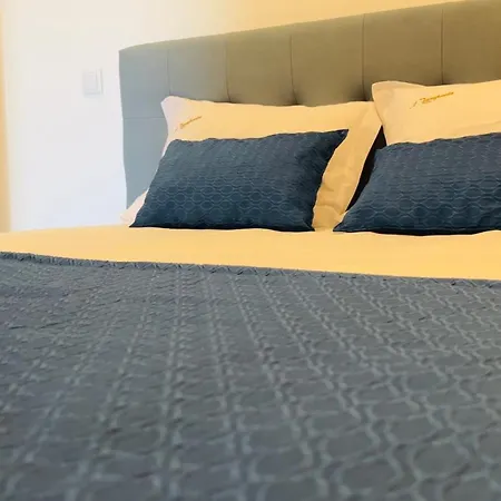 School Motorhome Park Ovoa