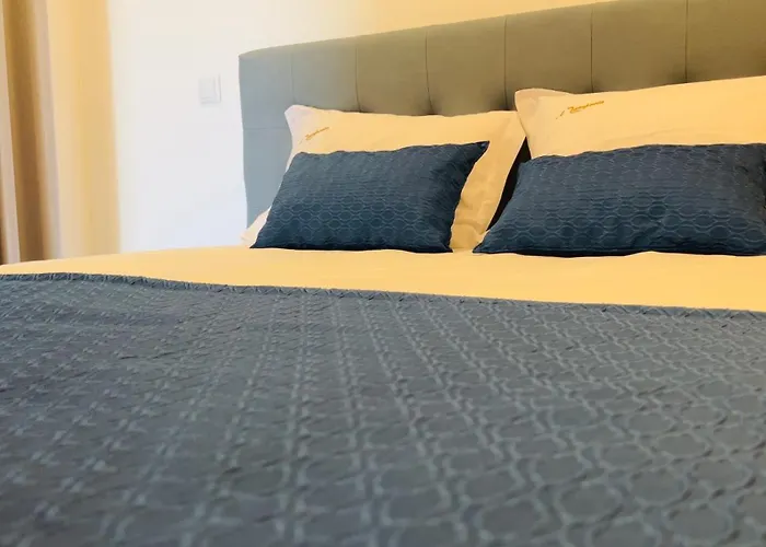 School Motorhome Park Ovoa